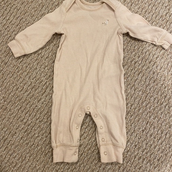 Carter’s Baby Girl Size 6 months Lot of Clothing Pants, Top, Footie Pajamas - Picture 9 of 11